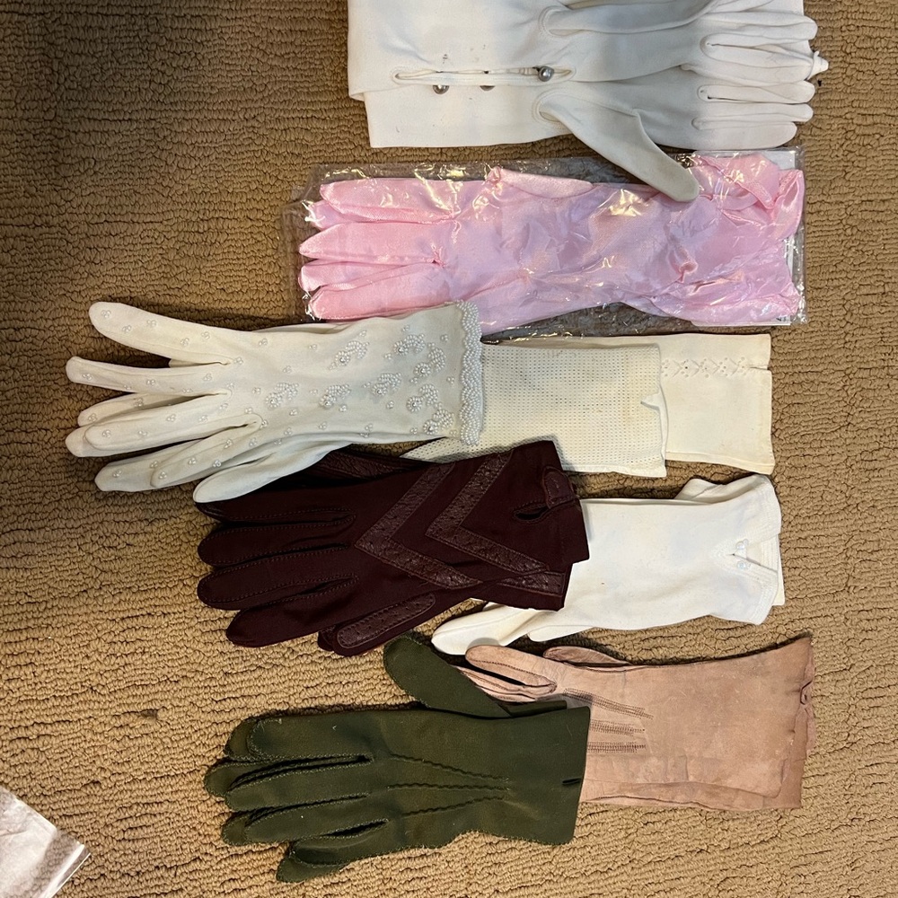 Vintage ladies gloves assorted